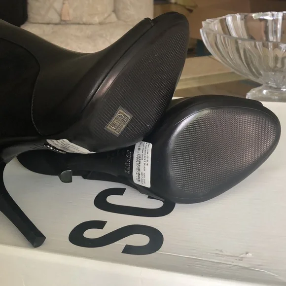 **SOLD** Schutz Bootie - Picture 4 of 5